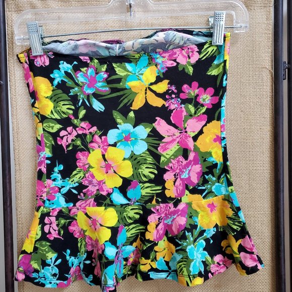 Bundle of 2, Strapless Tops, Peplum - Picture 8 of 10